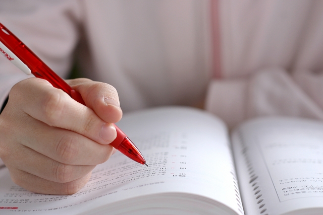 公務員試験、大学院試験を目指したけど受からず、今さら民間就職できない